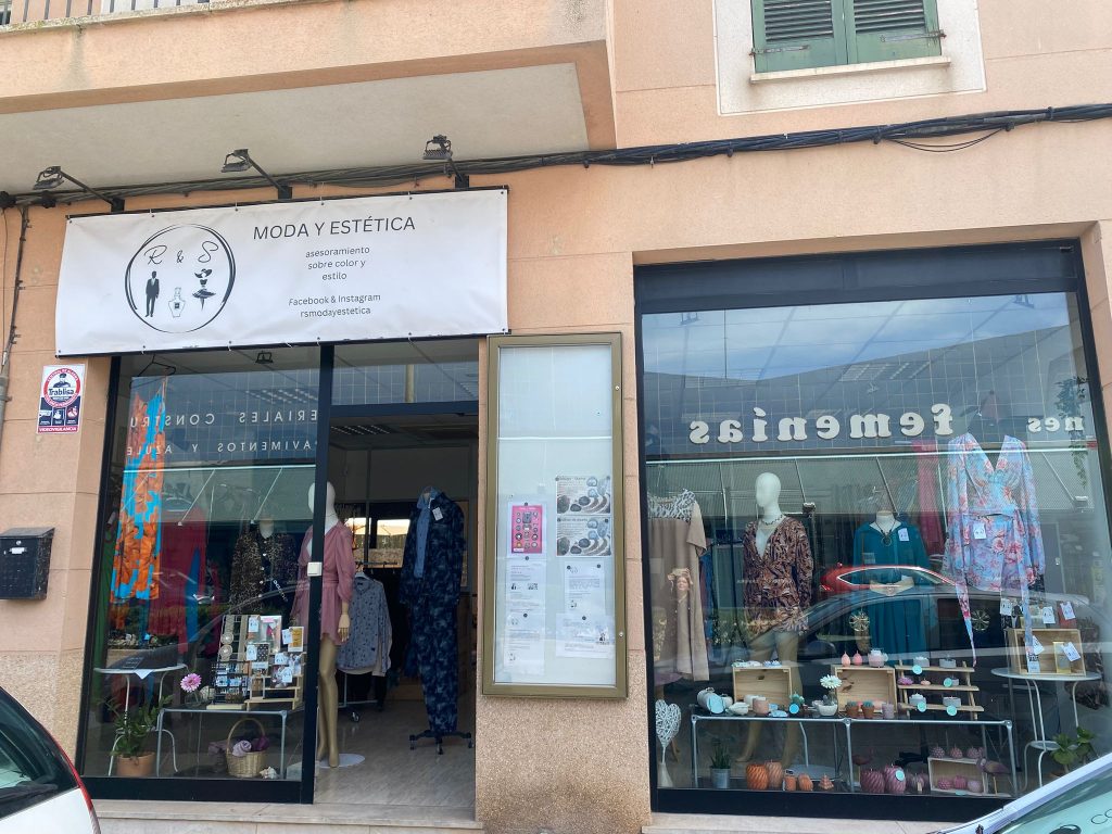 Visítanos en la tienda R&S Moda y Estética